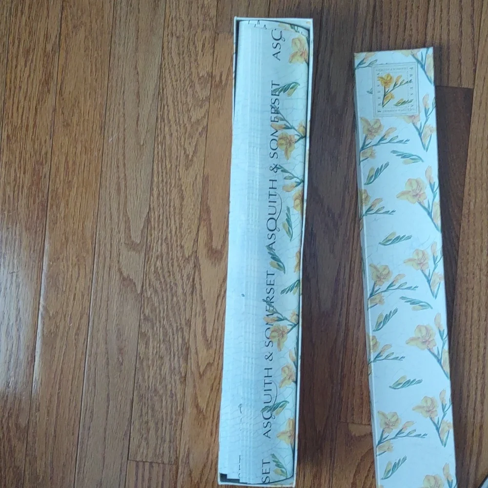 Asquith & Somerset drawer liner. freesia pattern